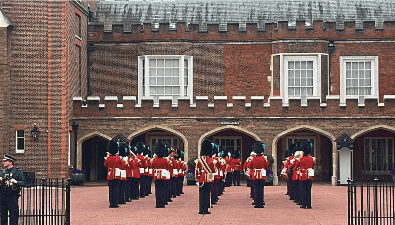Changing of the Guard at Buckingham Palace - Key Details Before You Book