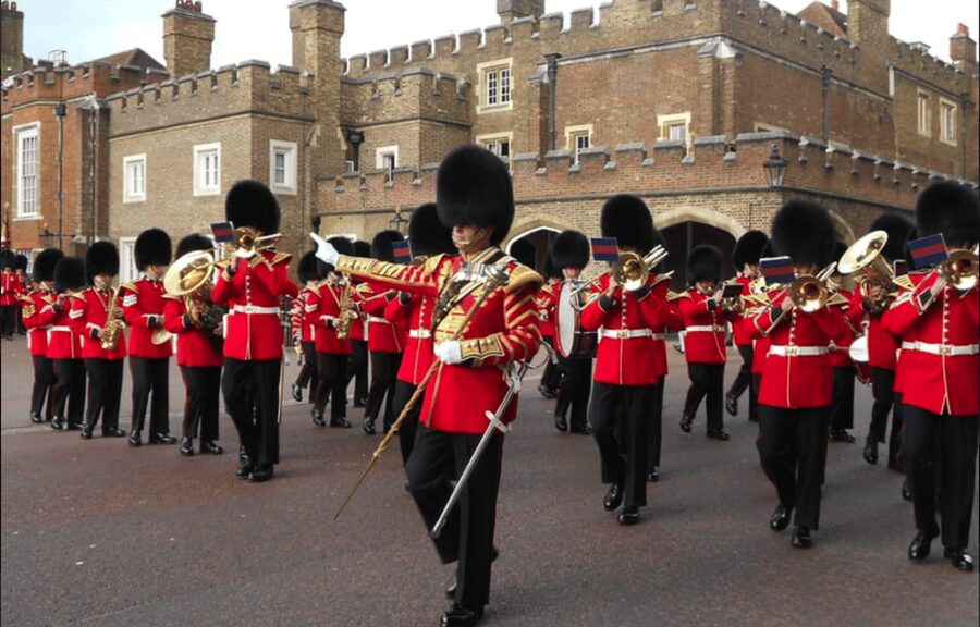Changing of the Guard at Buckingham Palace - Buckingham Palace and the First View of the Guards