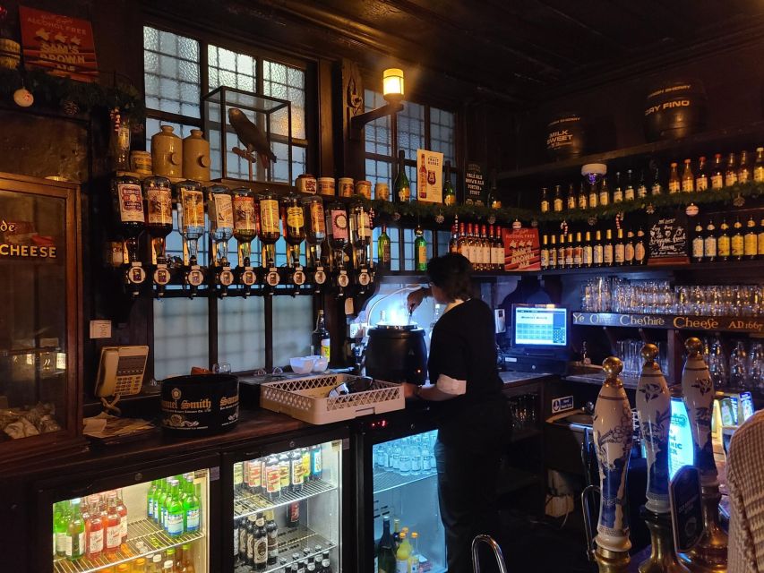 City of London Historic Pub Walking Tour - Five pubs, five different moods