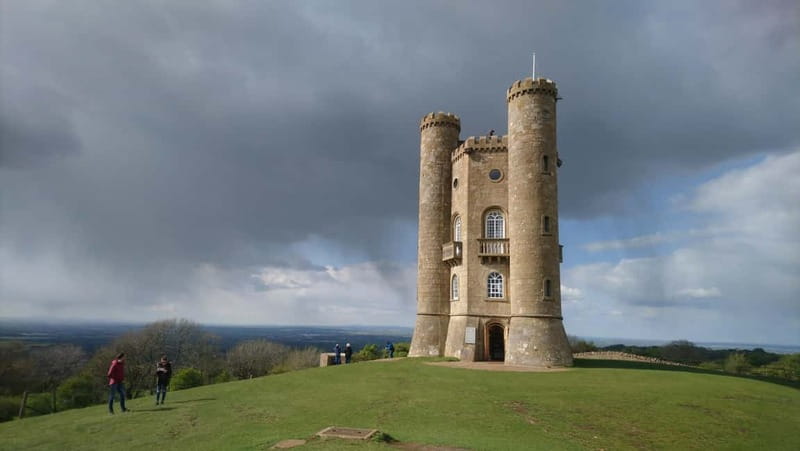 Cotswolds: One Day Cotswolds Walking Tour - The guide, commentary, and small-group feel