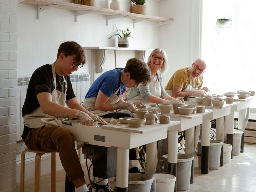 COTSWOLDS: Potters Wheel Taster Experience - Watching the five steps before touching the wheel