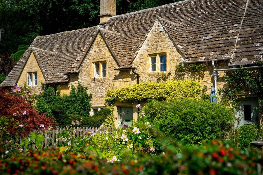 Cotswolds Village Private Car Tour and Photoshoot - Key points at a glance