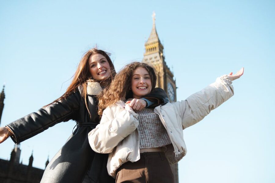Couple’s photo: Romantic photoshoot in London - Meeting at Boudiccan Rebellion