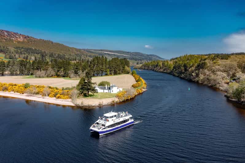 Dochgarroch: Caledonian Canal and Loch Ness 50min Cruise - Aldourie Castle and Bona Lighthouse from the water