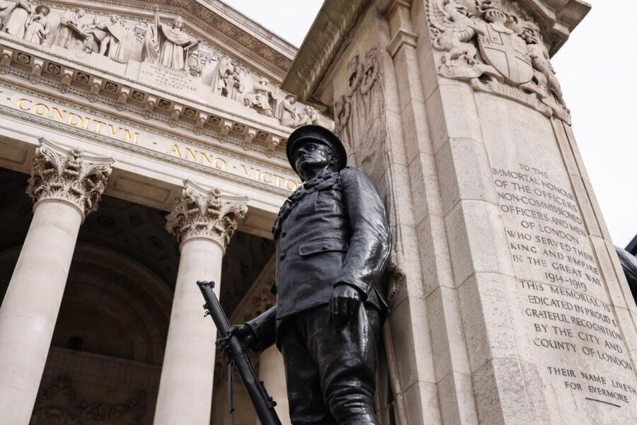 Eating London: Heart Of 'The City' Food Tour - The tavern stop and London’s literary side