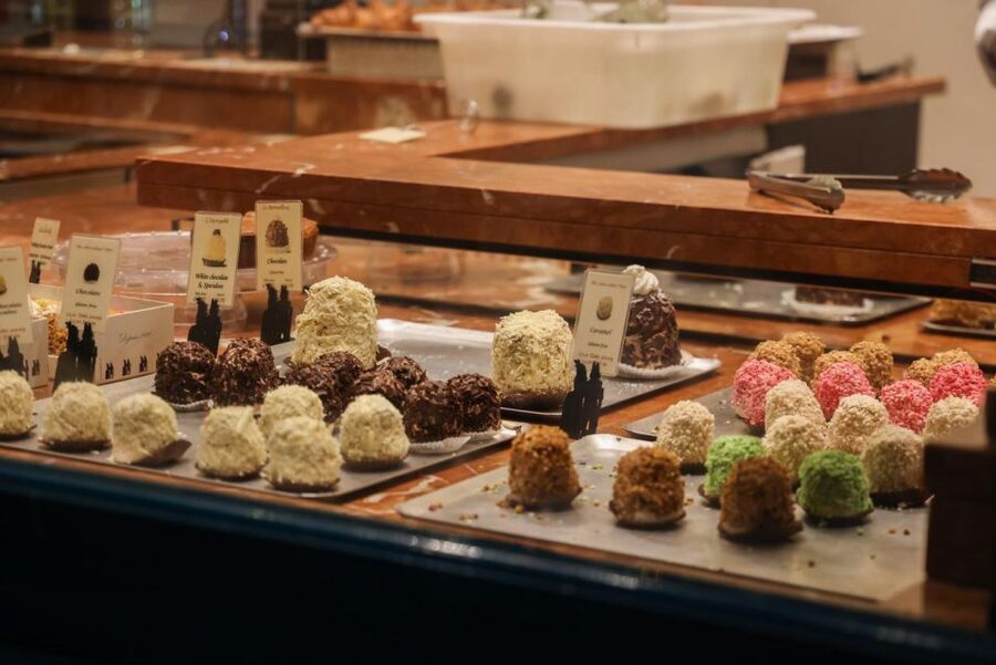 Eating London: Heart Of 'The City' Food Tour - Sugar, spices, and the uncomfortable side of trade