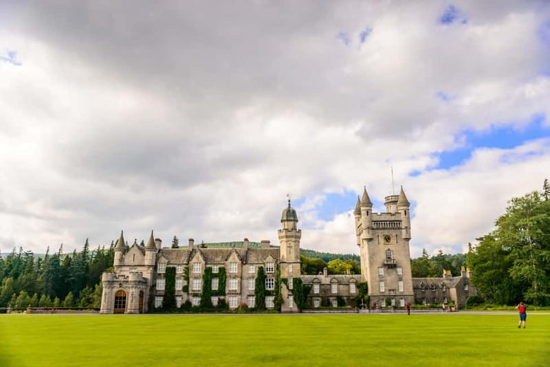 Edinburgh: Balmoral Castle and Scone Palace Royal Tour - Scone Palace and the Stone of Destiny