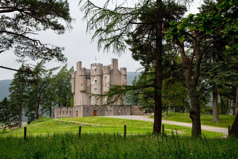 Edinburgh: Balmoral Castle and Scone Palace Royal Tour - Loch Leven and the road north