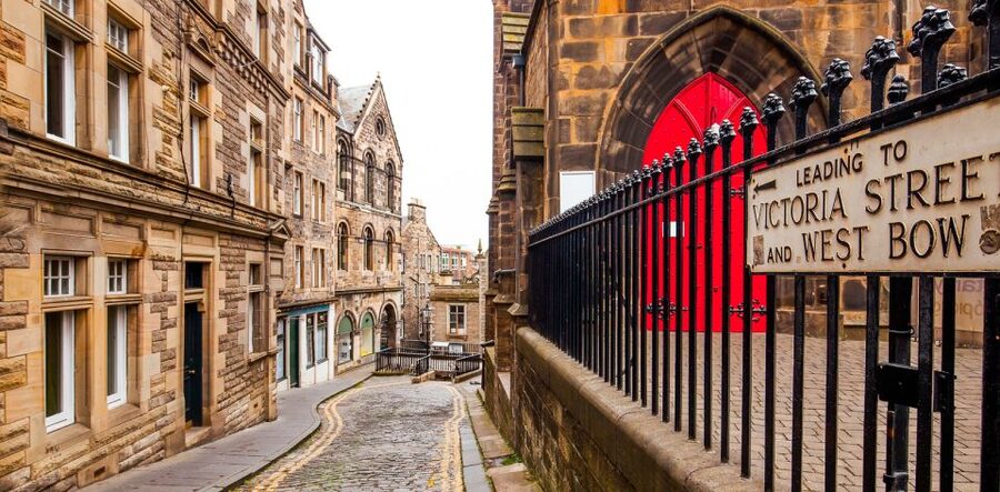 Edinburgh: Guided Harry Potter Tour in French - Starting at City Chambers on the Royal Mile