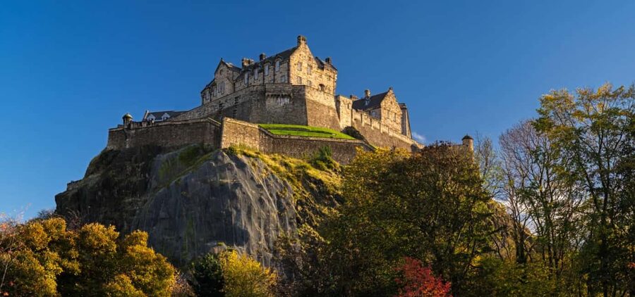 Edinburgh: Loch Lomond, Stirling Castle, and Kelpies Tour - Meeting the giant horses at the Kelpies