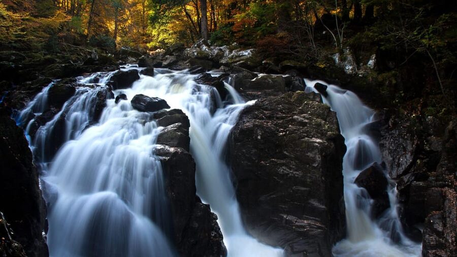 Edinburgh: Loch Ness, Scenic Walk, Glencoe & Whisky Day Tour - Fort William and the Glencoe valley