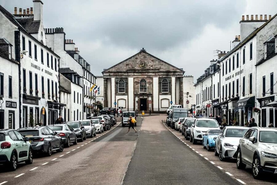 Edinburgh: Oban, Kilchurn Castle & Inveraray Tour in Spanish - Kilchurn Castle beside Loch Awe