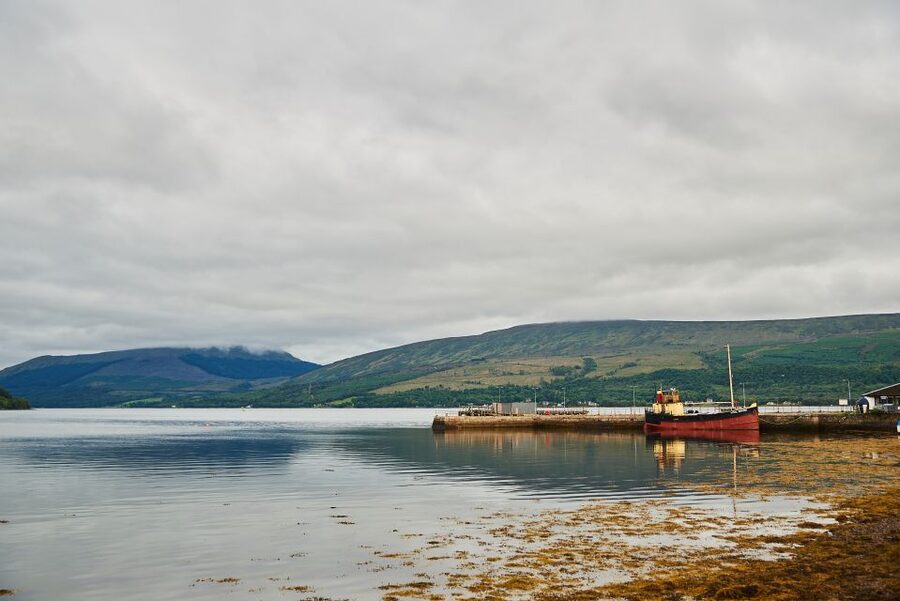 Edinburgh: Oban, Kilchurn Castle & Inveraray Tour in Spanish - Oban, Scotland’s Seafood Capital