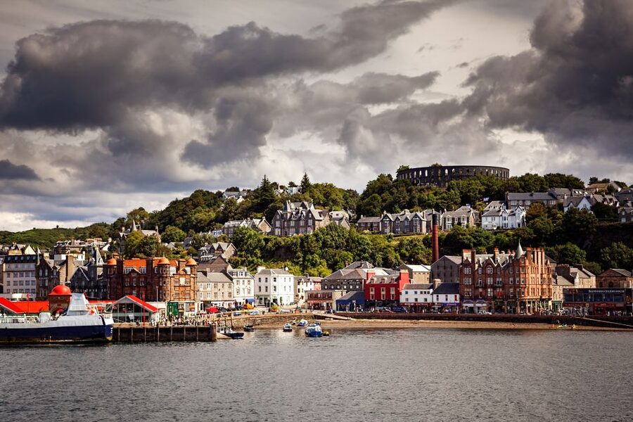 Edinburgh: Oban, Kilchurn Castle & Inveraray Tour in Spanish - Inveraray and the Duke of Argyll