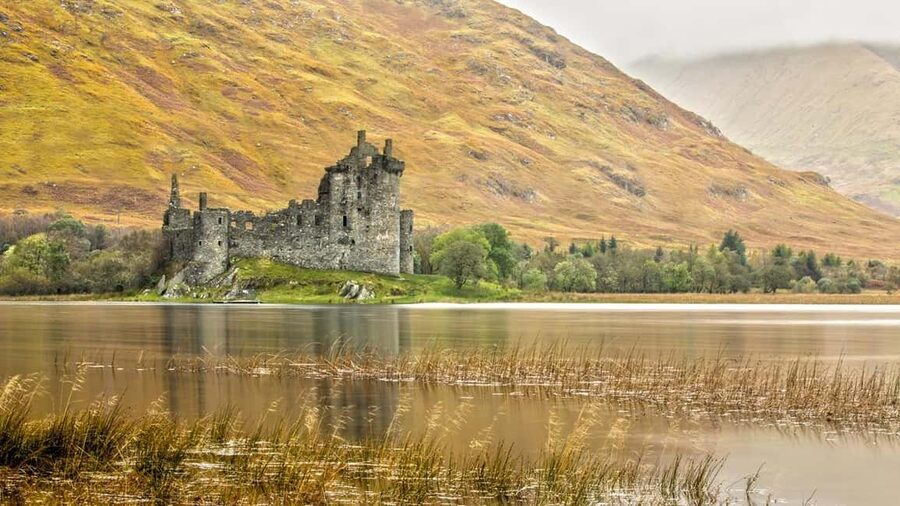 Edinburgh: Oban, Kilchurn Castle & Inveraray Tour in Spanish - Loch Lomond and the village of Luss