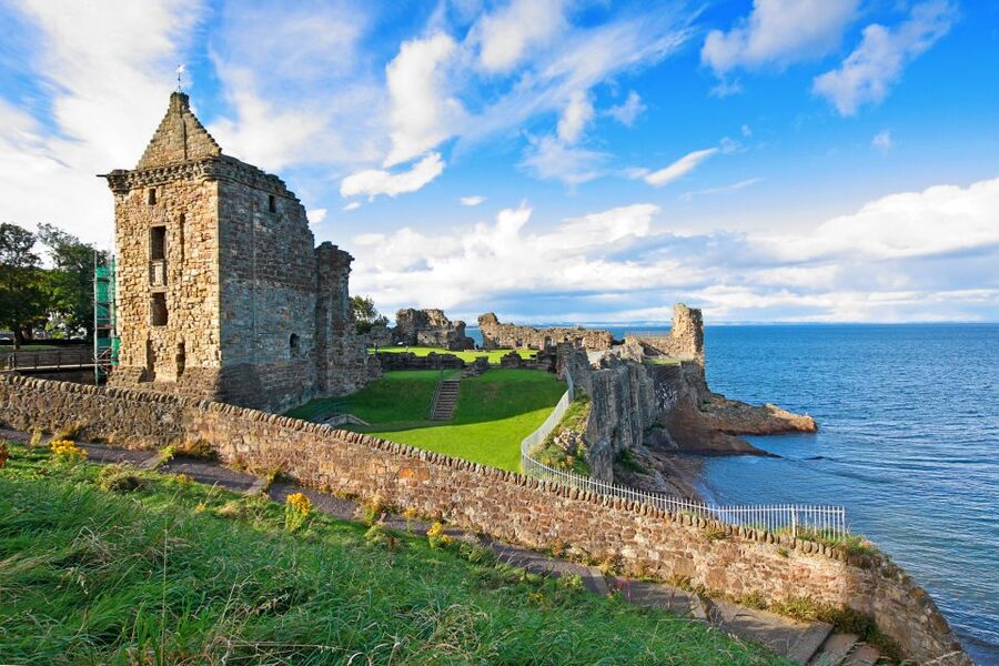 Edinburgh: St Andrews, Dunnottar Castle & Falkland Tour - Two hours and fifteen minutes in St Andrews
