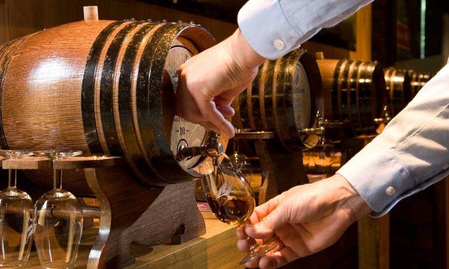 Edinburgh: Stirling, Whisky & St Andrews Tour in Italian - Key points to know before booking