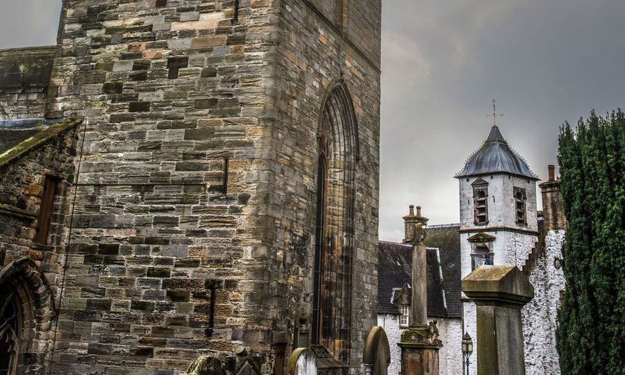 Edinburgh: Stirling, Whisky & St Andrews Tour in Italian - St Andrews Cathedral ruins and the Old Course
