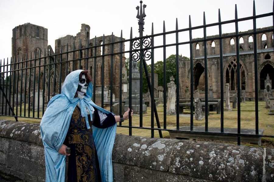 Elgin: Cathedral Exterior Tour - Timing, comfort, and access