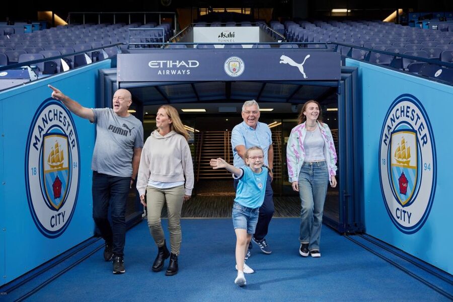Etihad Stadium: Manchester City FC Tour by Rail From London - Who should book this experience?