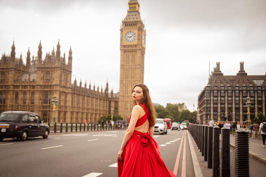 Flying dress professional photoshoot with pro photographer - Choosing Tower Bridge, Westminster, or Big Ben