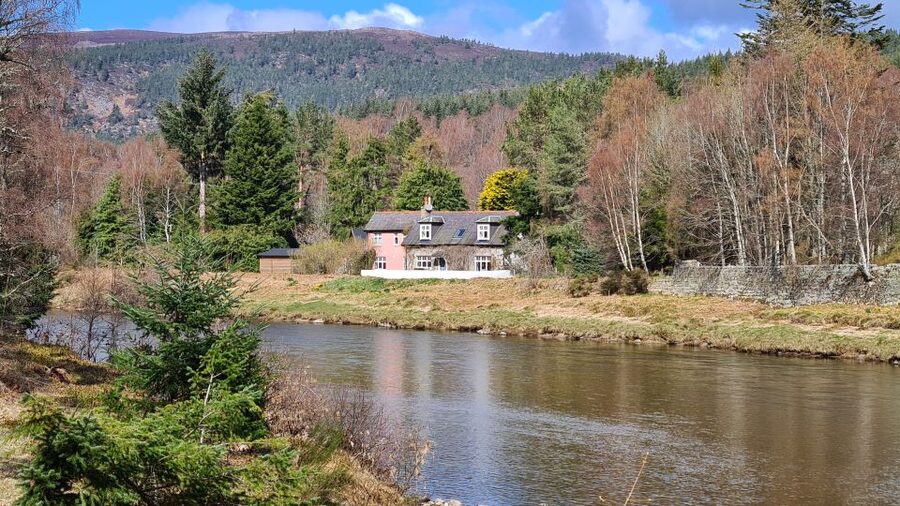 From Aberdeen: Balmoral Estate & Royal Deeside Tour - Tomnaverie Stone Circle and the older Scotland