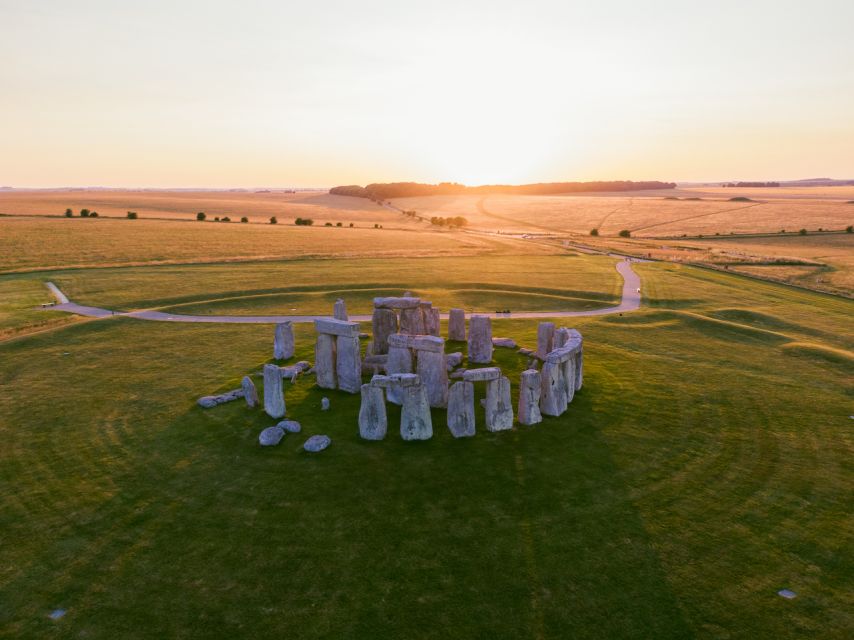 From Bath: Private Stonehenge and Salisbury Tour with Pickup - The drive to Salisbury and a proper lunch break