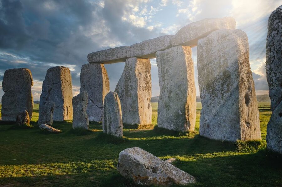 From Bath: Private Stonehenge and Salisbury Tour with Pickup - Stonehenge: two and a half hours with room to think