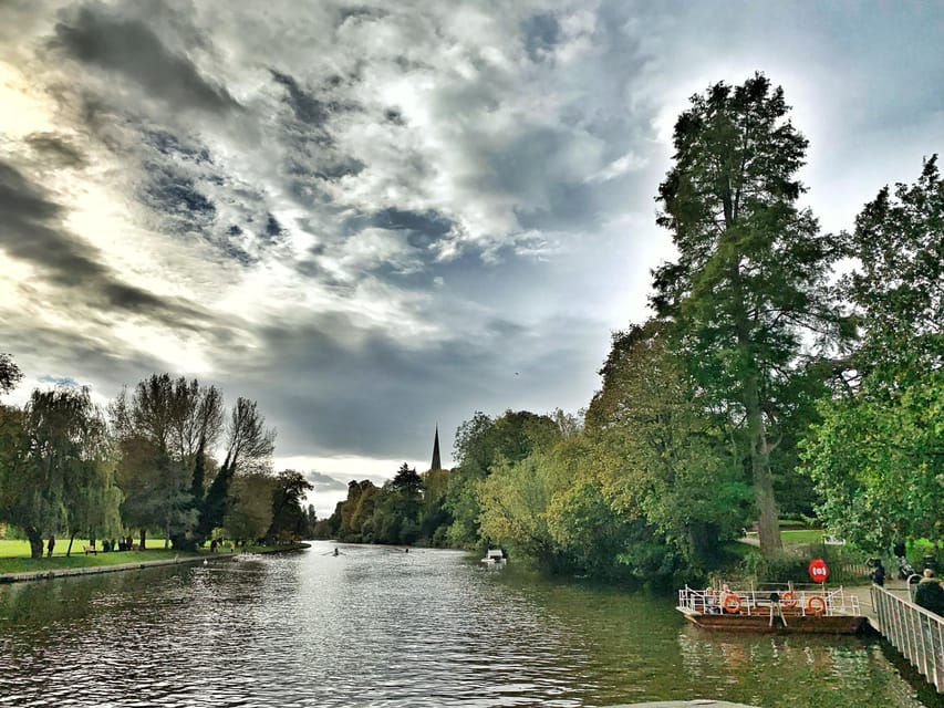 From Cambridge: Guided day trip to Stratford & The Cotswolds - The guide makes the difference