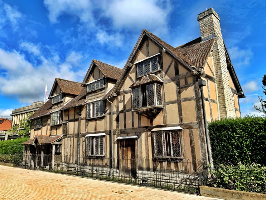 From Cambridge: Guided day trip to Stratford & The Cotswolds - What is included, and what costs extra