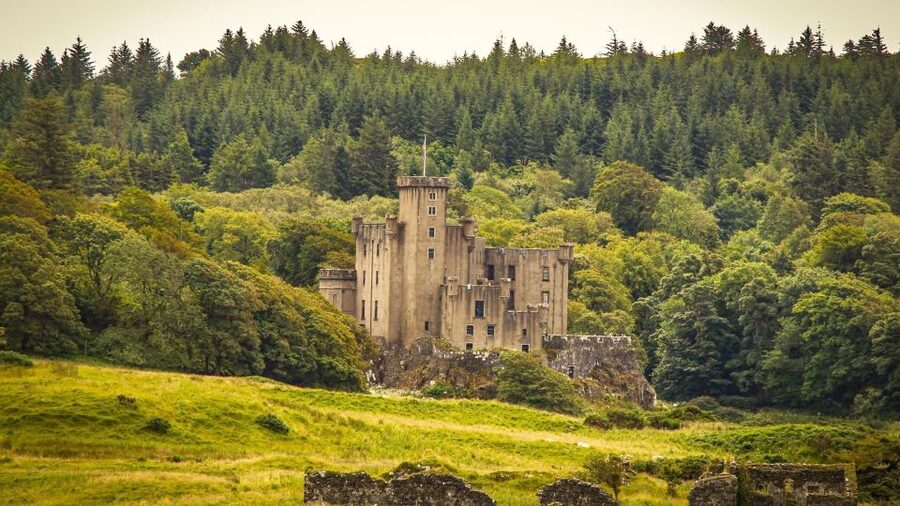 From Edinburgh: 2-Day Ultimate Highland Tour with Hotel - Through the Cairngorms to Pitlochry