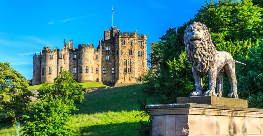 From Edinburgh: Alnwick Castle and Scottish Borders Tour - Who should book this tour?