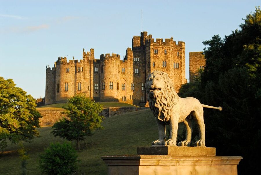 From Edinburgh: Day Trip to Bamburgh and Alnwick Castle - Key points to know before booking
