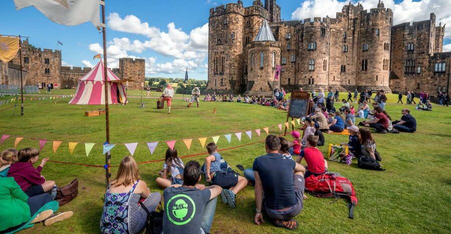 From Edinburgh: Day Trip to Bamburgh and Alnwick Castle - Bamburgh Castle and the North Sea