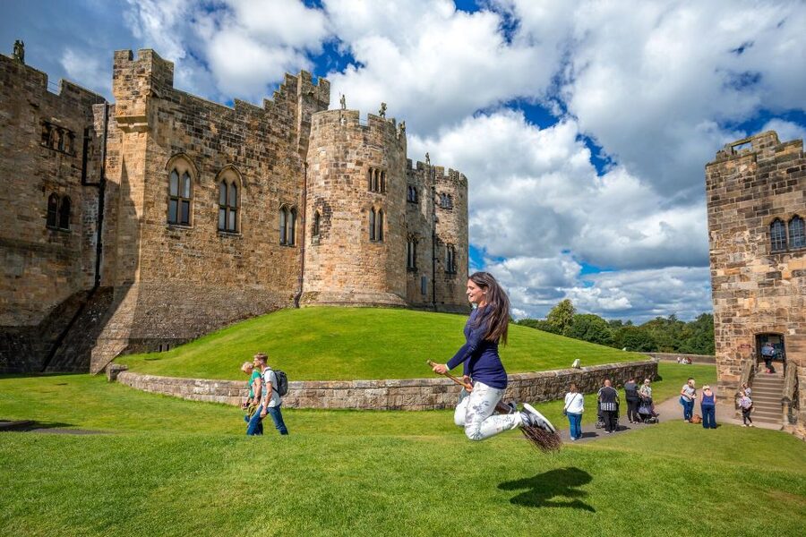 From Edinburgh: Day Trip to Bamburgh and Alnwick Castle - Who should book this tour?