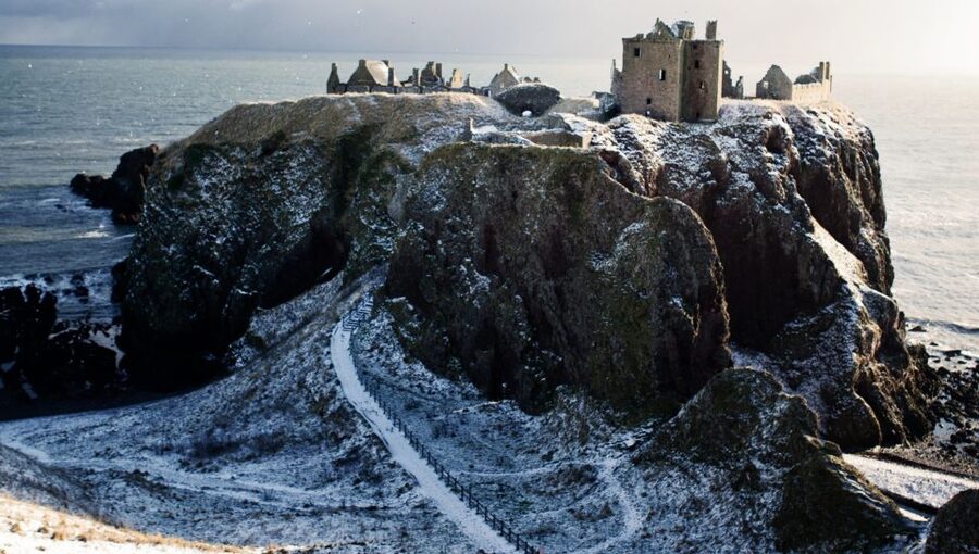 From Edinburgh: Glamis and Dunnottar Castles Tour in Italian - Key things to know before booking