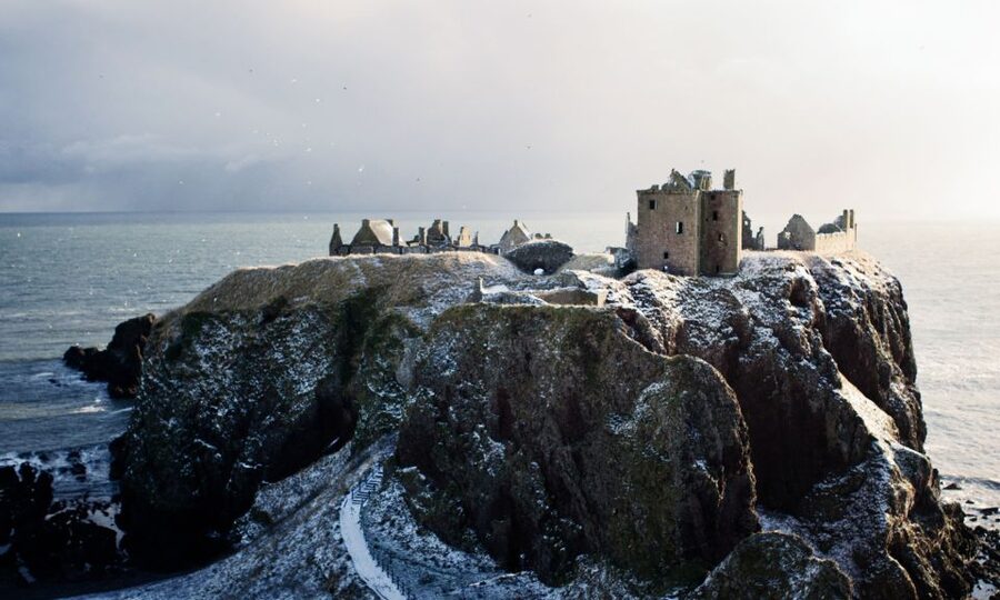 From Edinburgh: Glamis and Dunnottar Castles Tour in Spanish - Why this full-day Scottish castle trip works