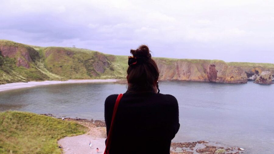From Edinburgh: Glamis and Dunnottar Castles Tour in Spanish - Dunnottar Castle above the Scottish coast