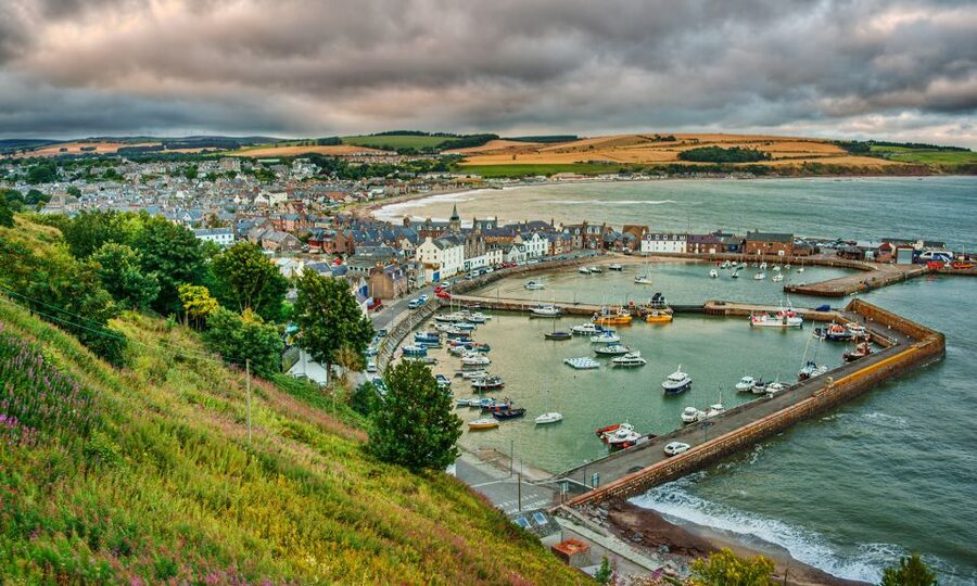 From Edinburgh: Glamis and Dunnottar Castles Tour in Spanish - 08:00 departure from Edinburgh’s Royal Mile