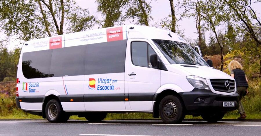From Edinburgh: Glasgow & Scottish lakes Spanish Tour - Leaving Edinburgh for the Kelpies