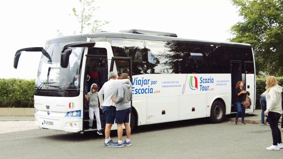 From Edinburgh: Glasgow & Scottish lakes Spanish Tour - Seeing Glasgow from the coach