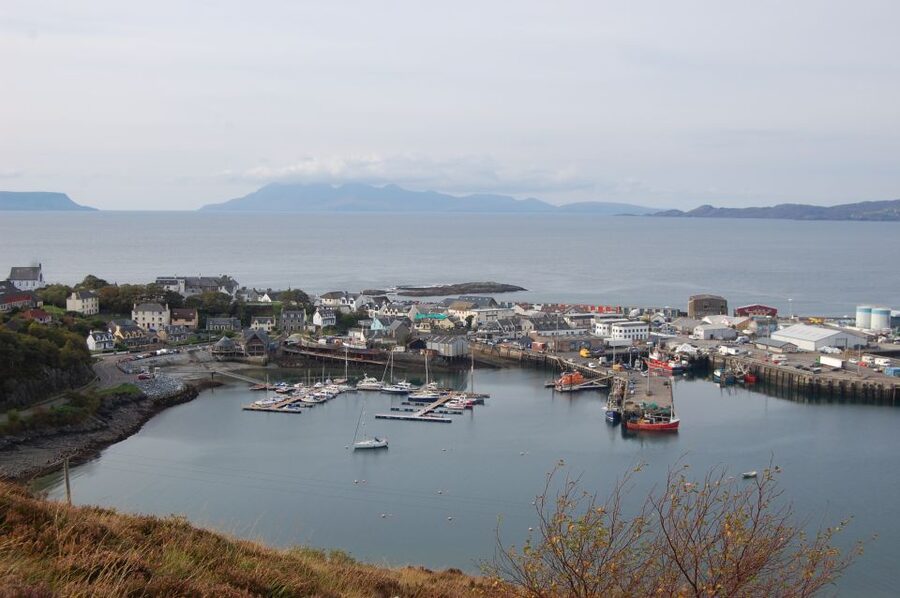 From Edinburgh: Isle of Skye and Hogwarts Express 4-Day Trip - The guide can make or break the long drives