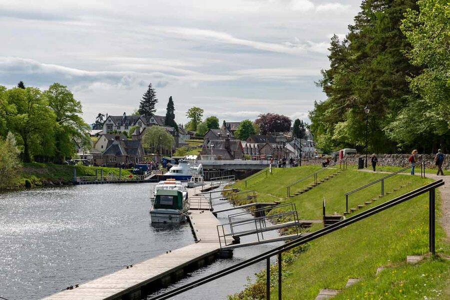 From Edinburgh: Loch Ness and Highlands Tour in Spanish - Fort William and Ben Nevis country