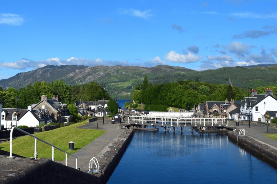 From Edinburgh: Loch Ness, Glencoe, and the Highlands Tour - What the guides add to the day