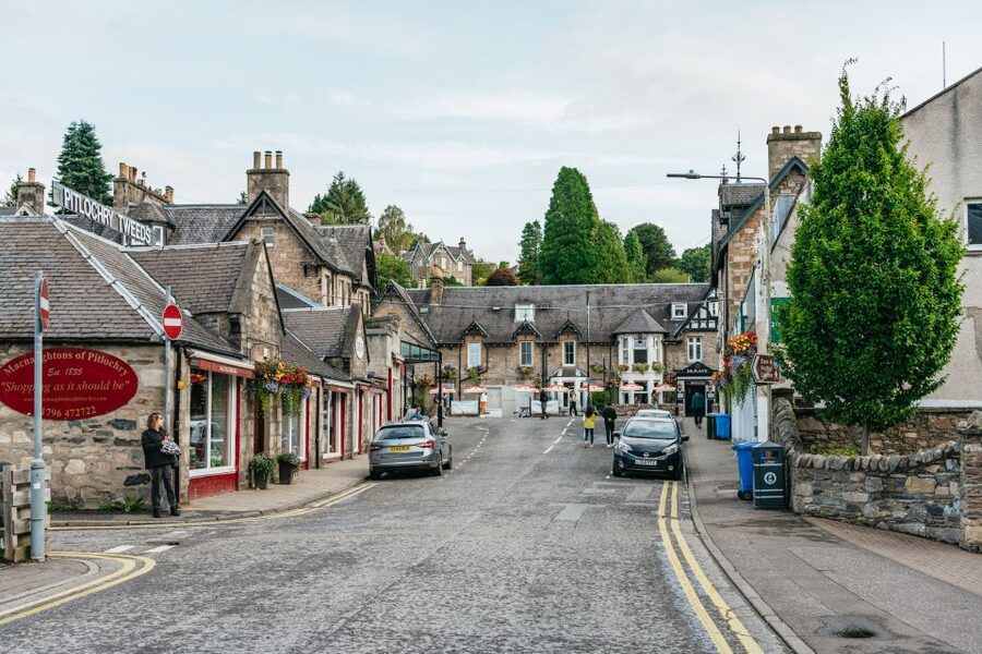 From Edinburgh: Loch Ness, Glencoe & Scottish Highlands Tour - Highland cows and the journey through the Cairngorms