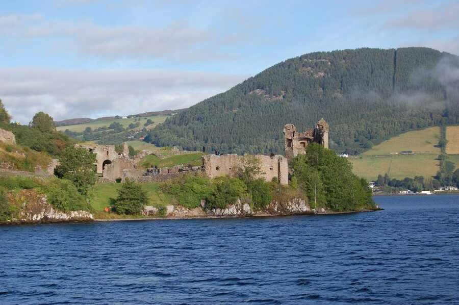 From Edinburgh: Scottish Highlands & Isle of Skye 5-Day Tour - Guides, buses, and the human side of the trip