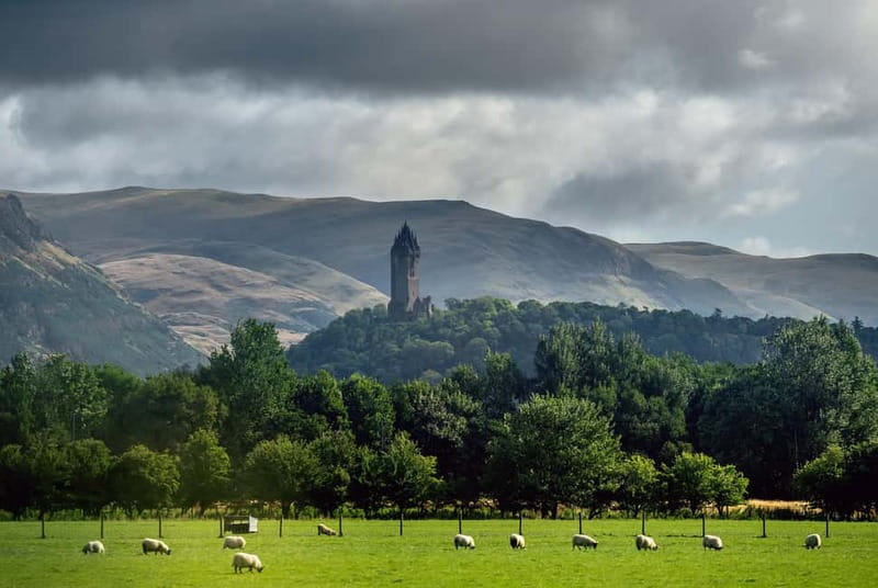 From Edinburgh: Stirling Castle, Kelpies and Loch Lomond - Stirling Castle and Scotland’s heroes