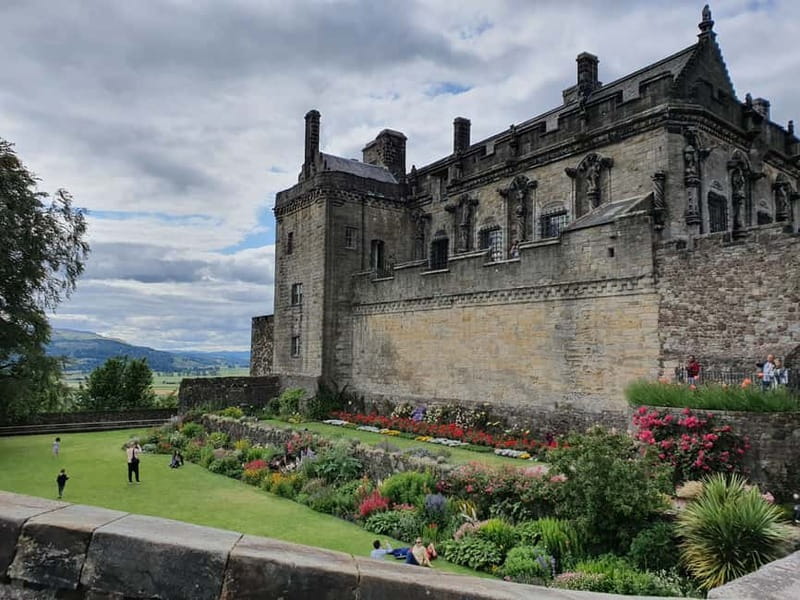 From Edinburgh: Stirling Castle, Kelpies and Loch Lomond - The Forth bridges on the return