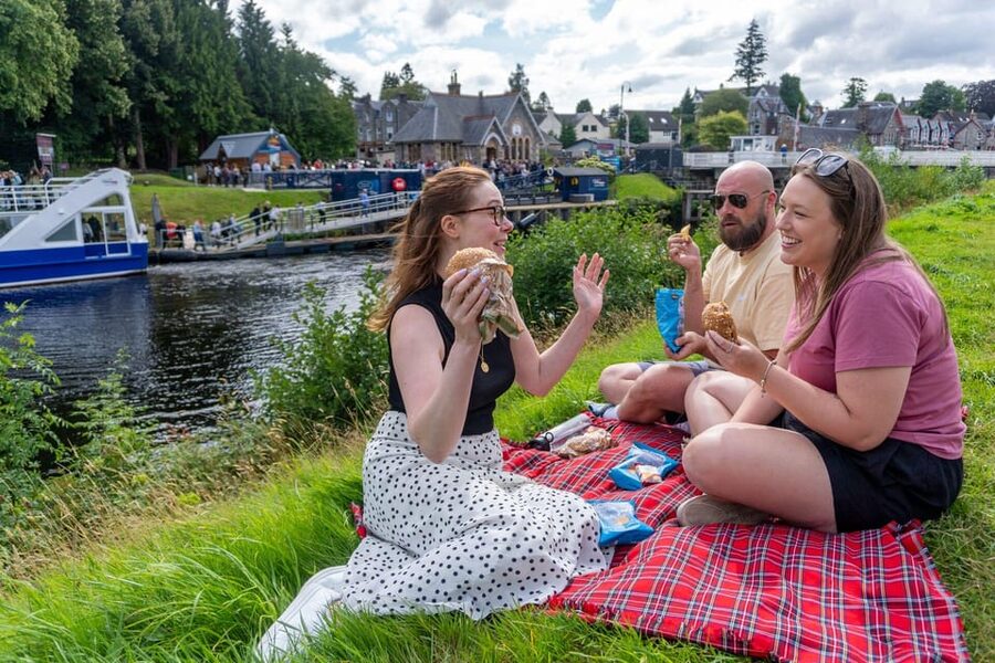 From Glasgow: Loch Ness, Glencoe and Scottish Highlands Trip - The guides are a major part of the value