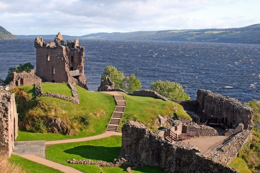 From Inverness: Loch Ness Cruise and Urquhart Castle - Exploring Urquhart Castle in one hour